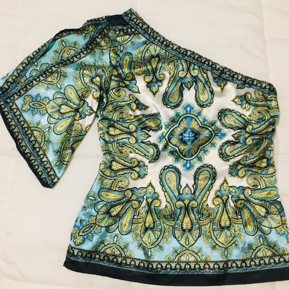 Women shoulders Top